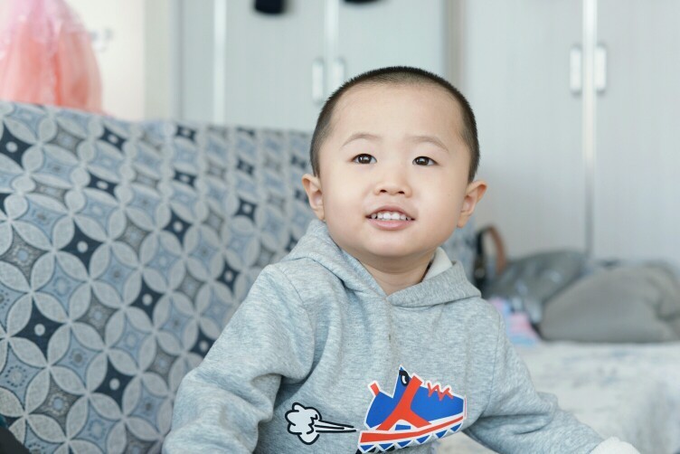 腾龙a012拍自家娃