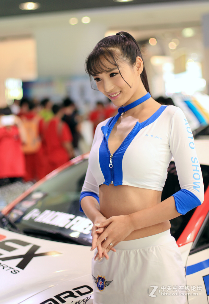 上海改装车展上的润滑油车模