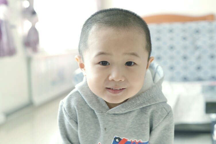 腾龙a012拍自家娃