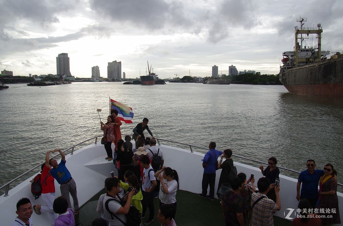 『难忘泰国雨中船游』123...15P