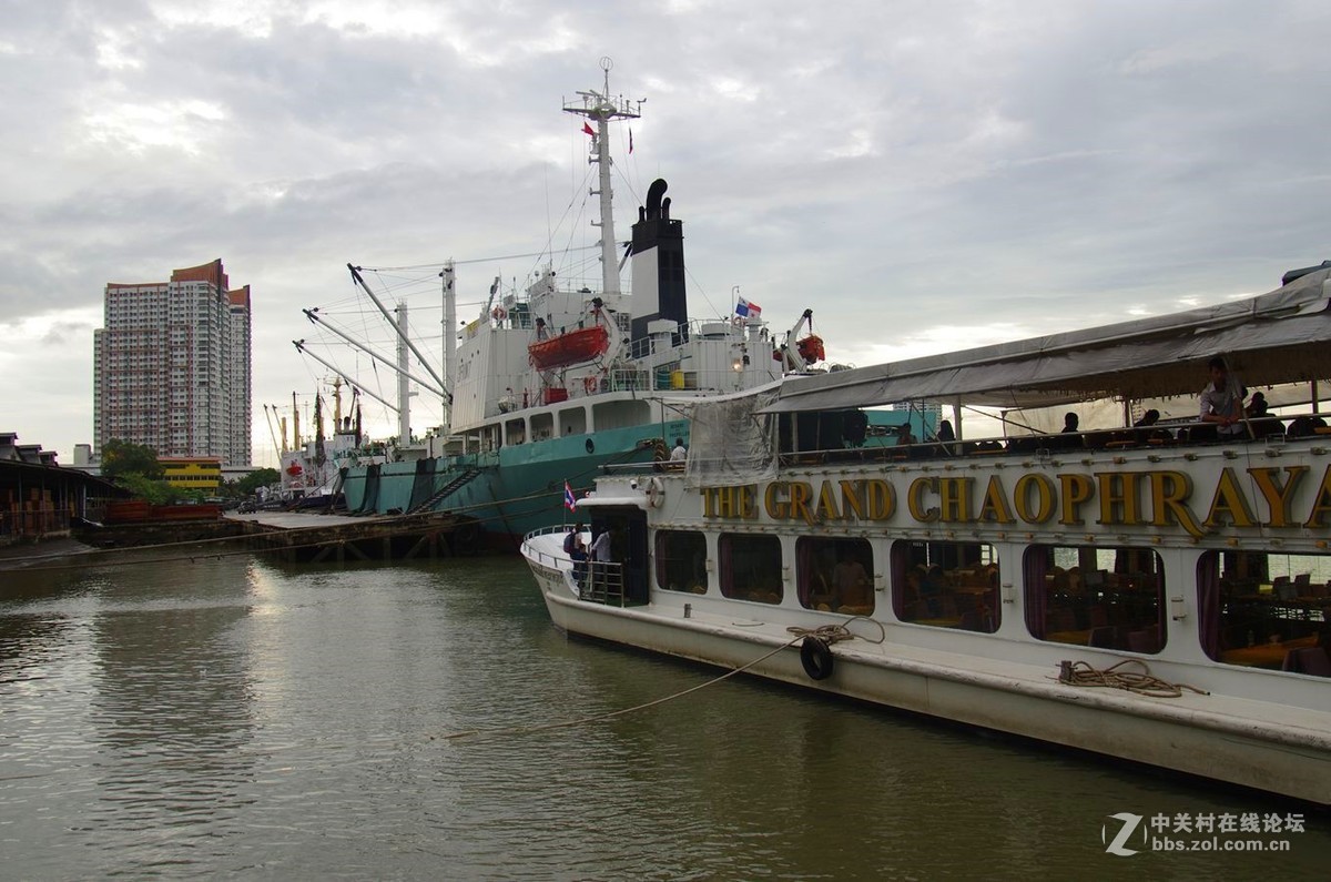 『难忘泰国雨中船游』123...15P