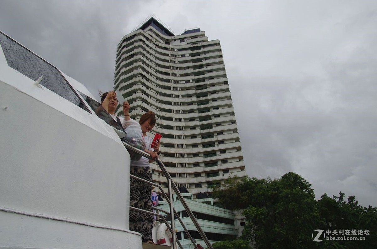 『难忘泰国雨中船游』123...15P