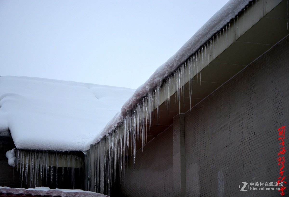 窗含西岭千秋雪，门泊东吴万里船。