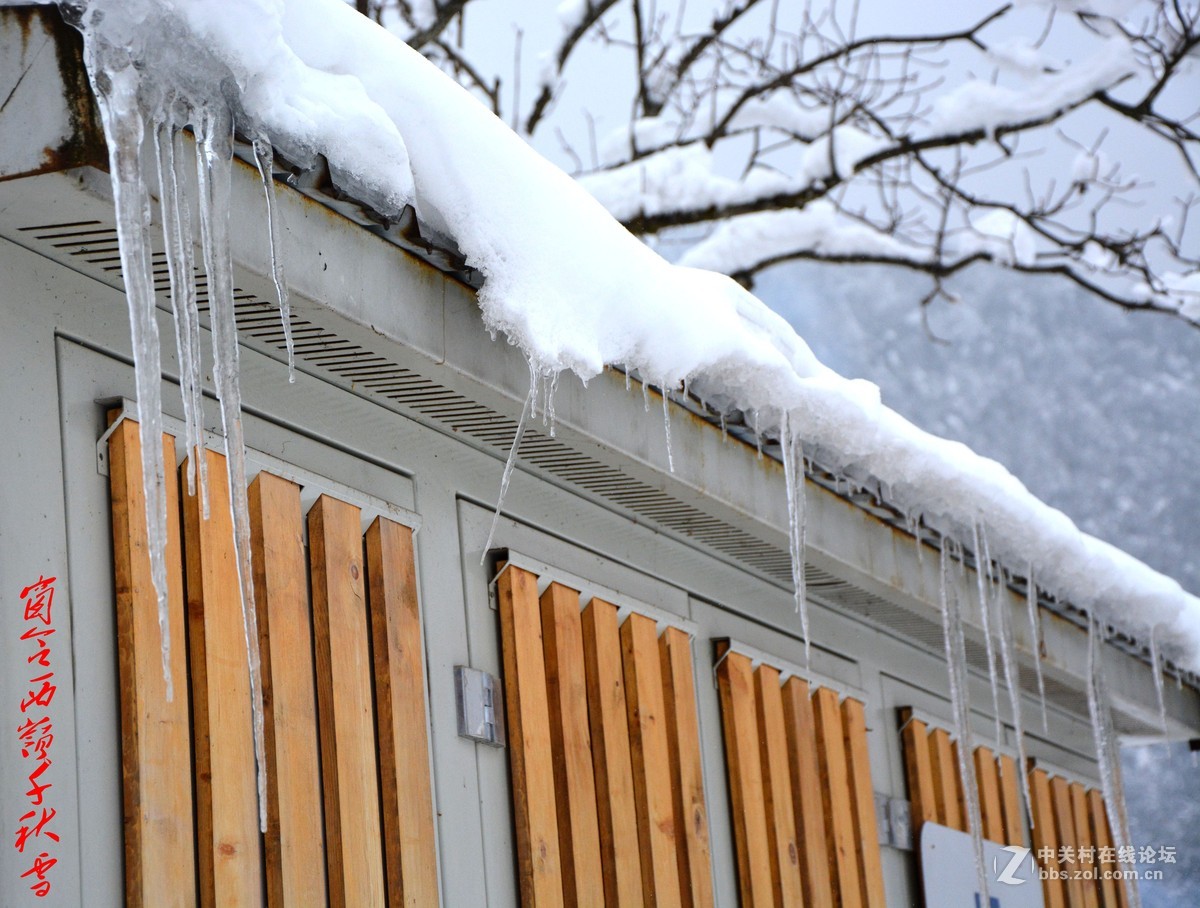 窗含西岭千秋雪，门泊东吴万里船。