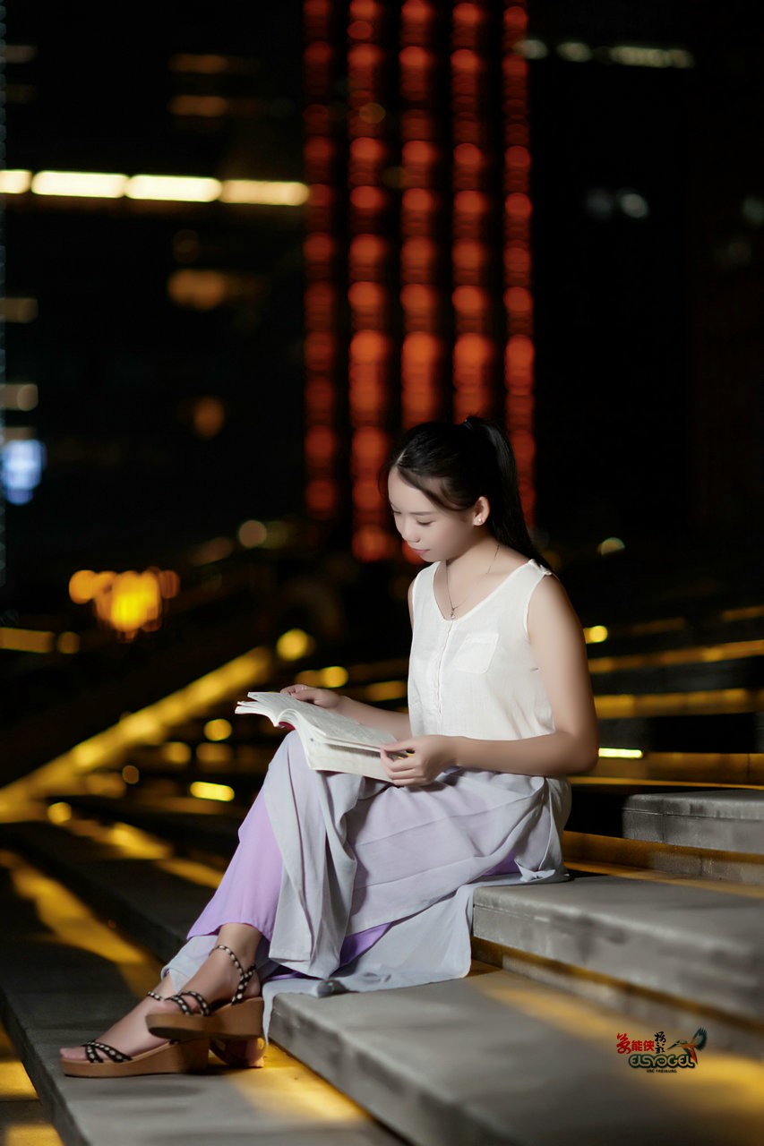 【夜拍少女】 ---洛离