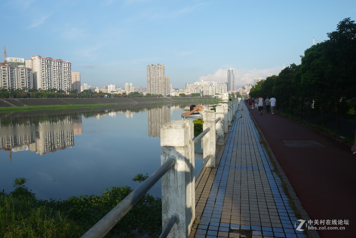 把旧相机拿出来晒晒太阳