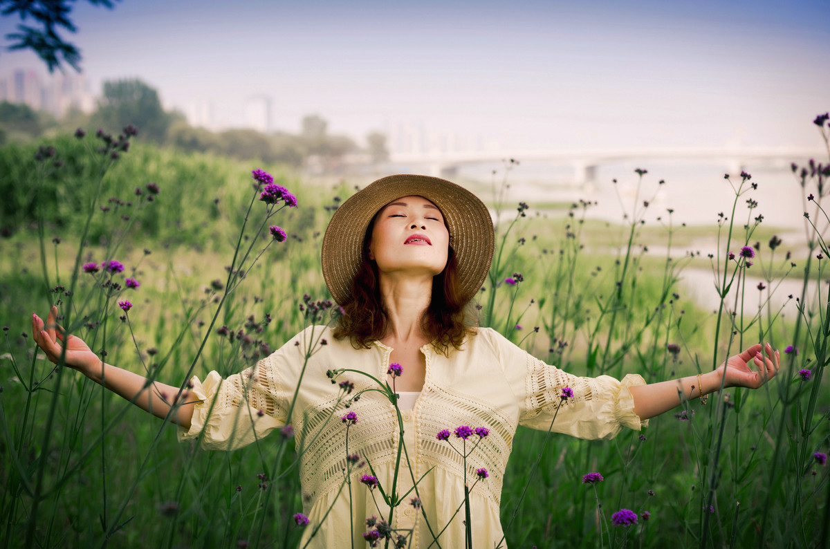 那等在季节里的容颜如莲花开落