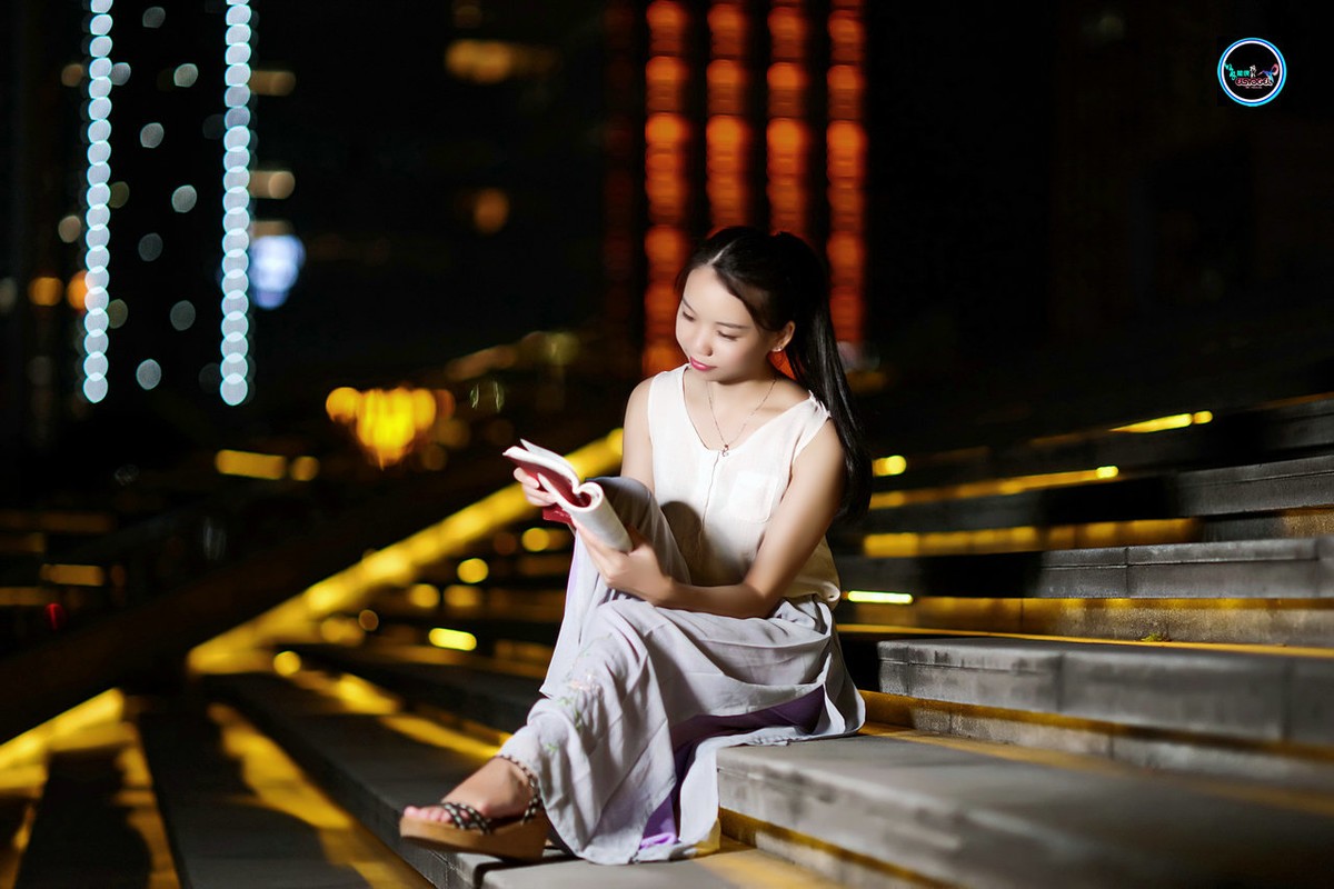 【夜拍少女】 ---洛离