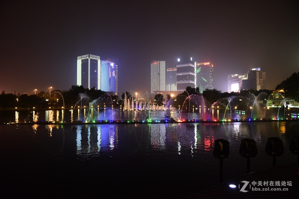 浙江台州市民广场夜喷泉