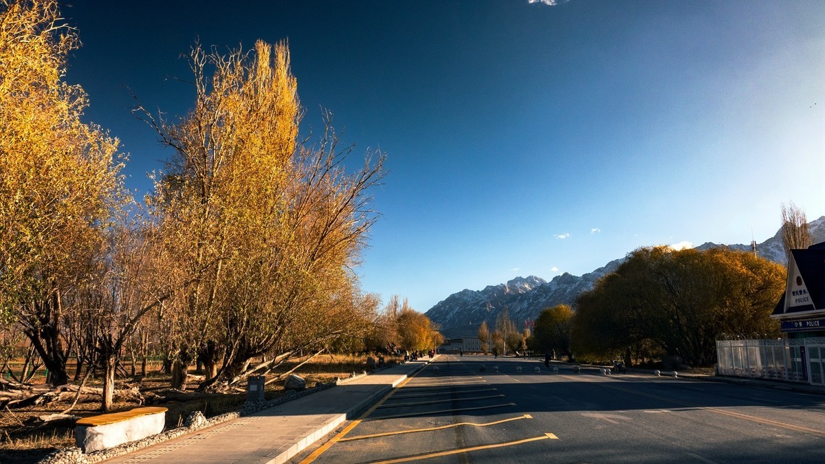 南彊行一一塔什库尔干塔吉克自治县