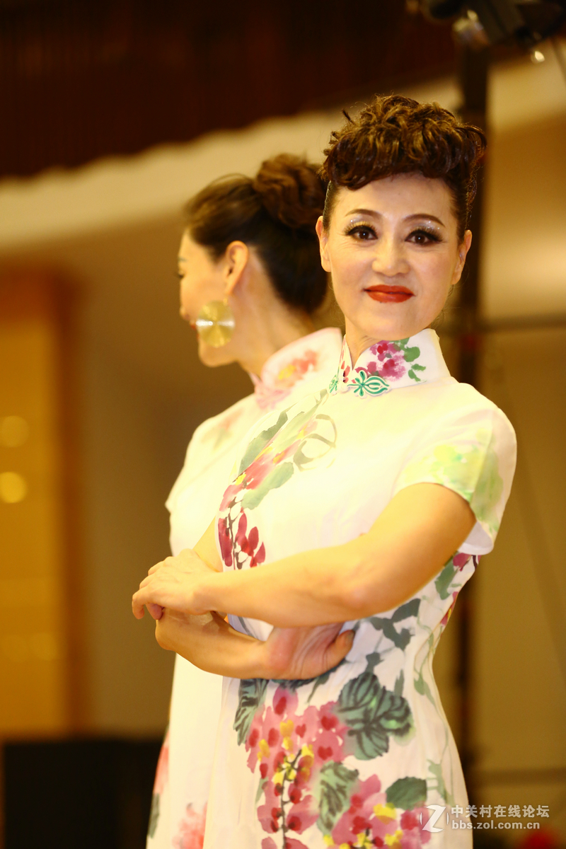 穿旗袍的女人