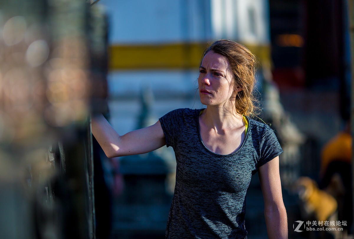 经筒前的人们（摄于尼泊尔加德满都）