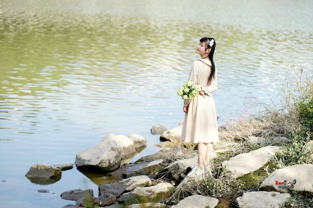 河边的姑娘明欣