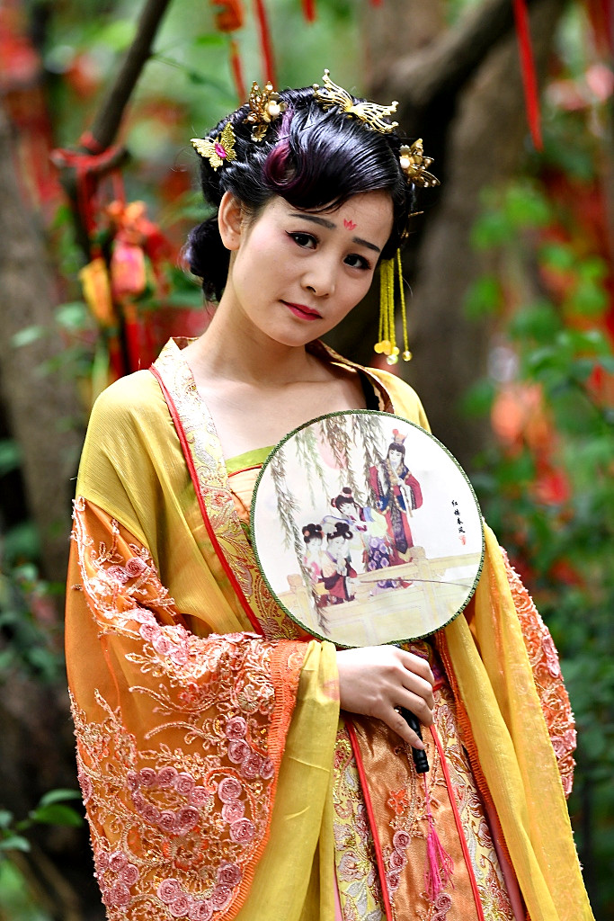 抓拍古汉服装美女