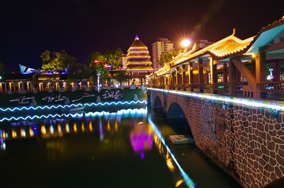 海南保亭县城夜景