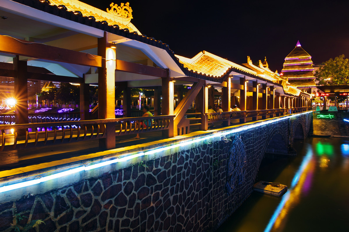 海南保亭县城夜景