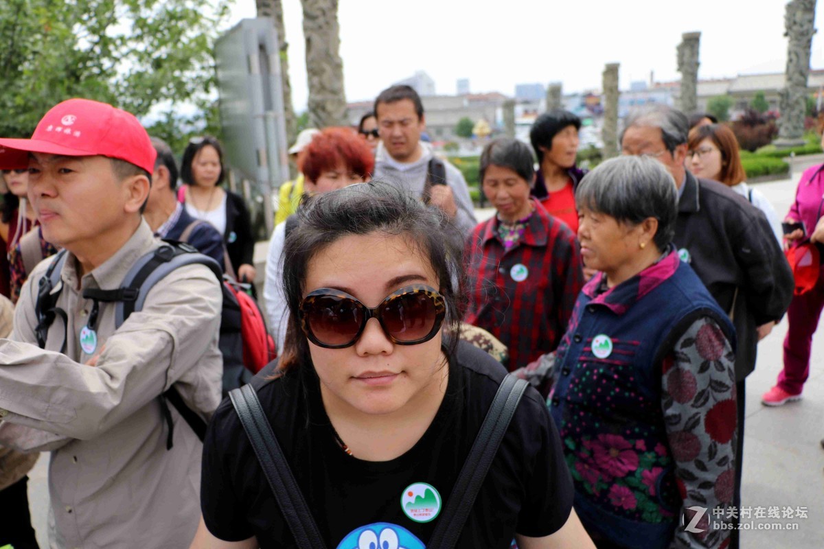 2016表白日与泰山奶奶亲密接触一把