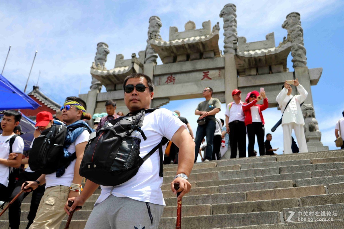 2016表白日与泰山奶奶亲密接触一把