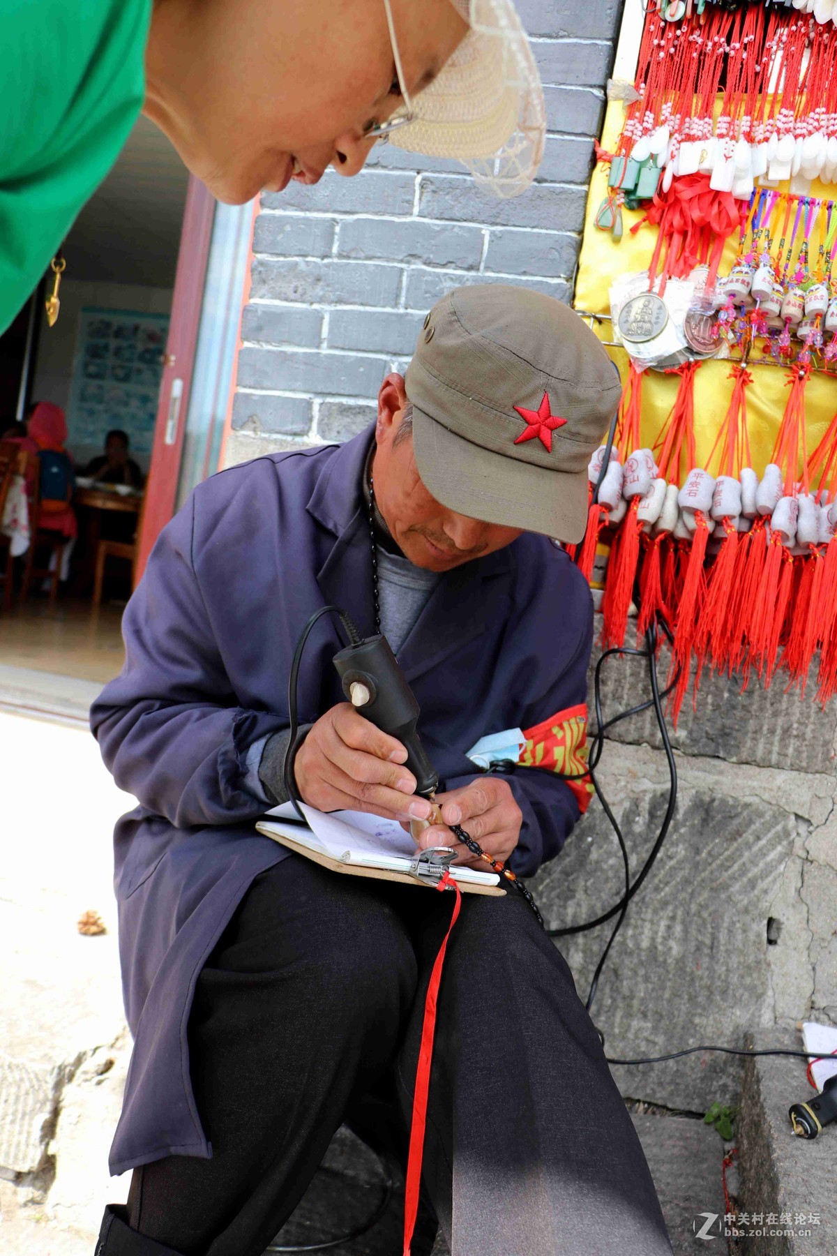 2016表白日与泰山奶奶亲密接触一把