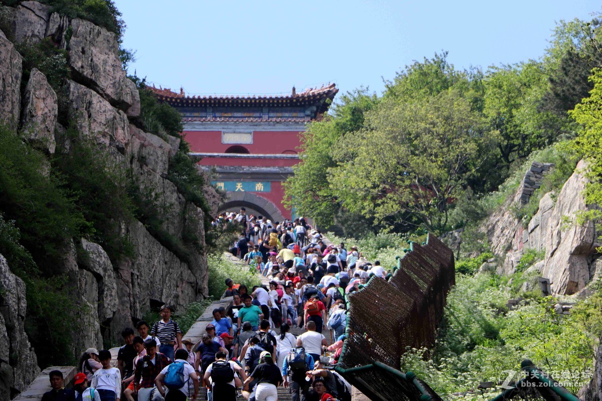 2016表白日与泰山奶奶亲密接触一把