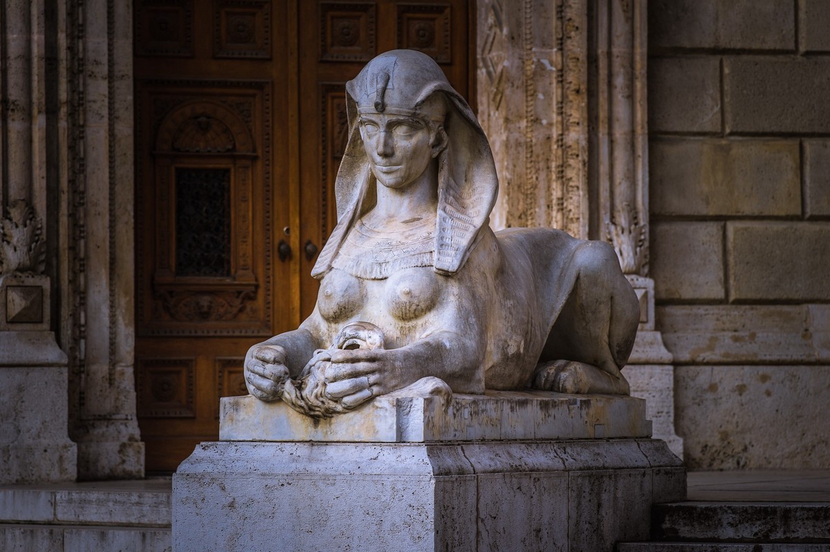 匈 牙 利 雕 塑 拾 零