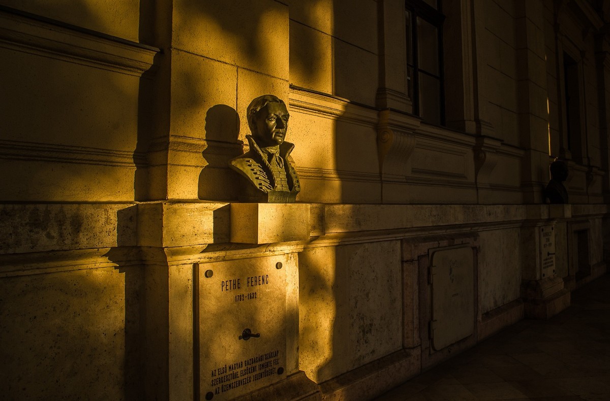 匈 牙 利 雕 塑 拾 零