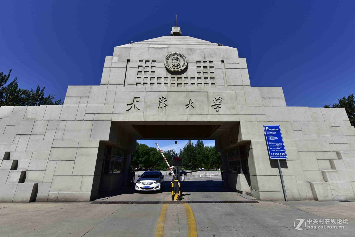 感受高等学府的氛围与美景