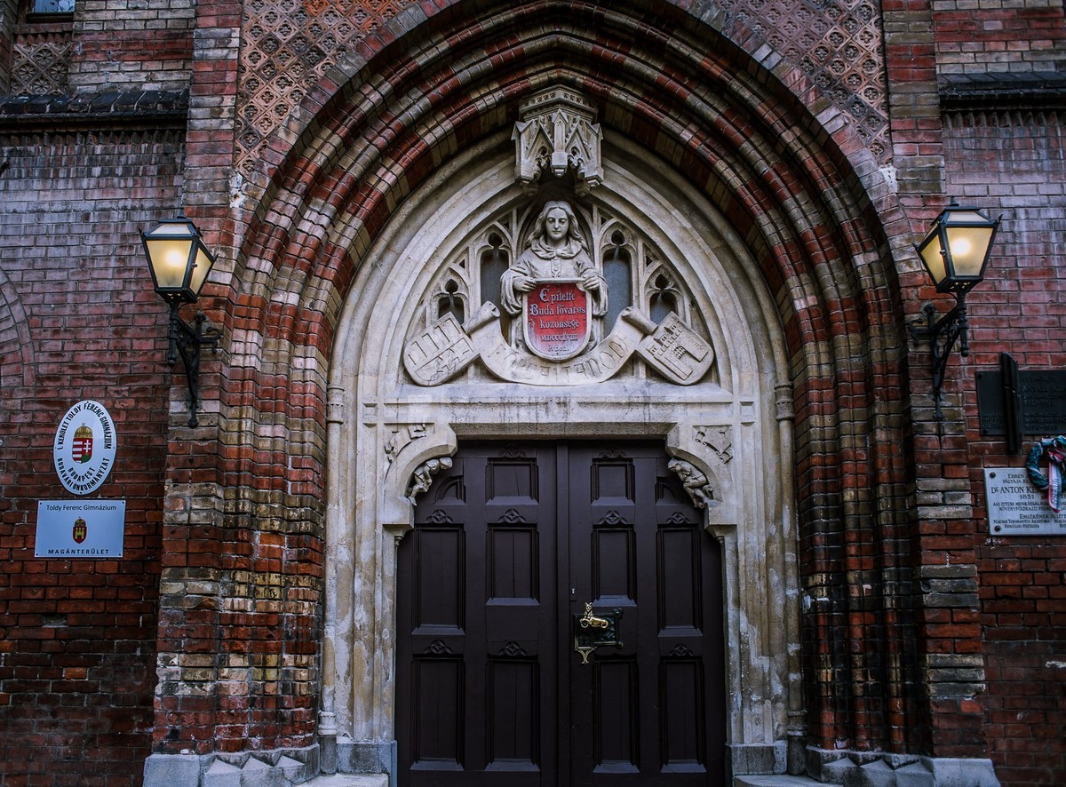 匈 牙 利 雕 塑 拾 零