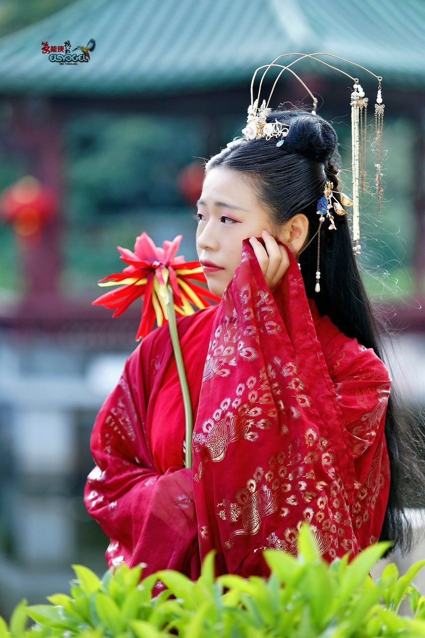 冬日古风红衣裳思微