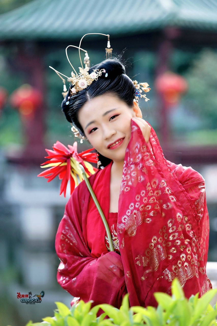 冬日古风红衣裳思微