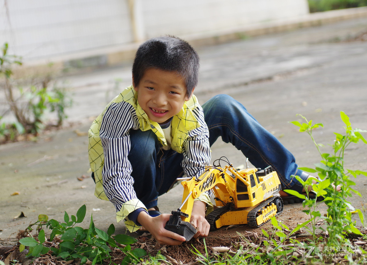 厚着脸皮再发一组K3 的渣片， 小家伙换牙的速度太快了，还有就是光长头发不长个。