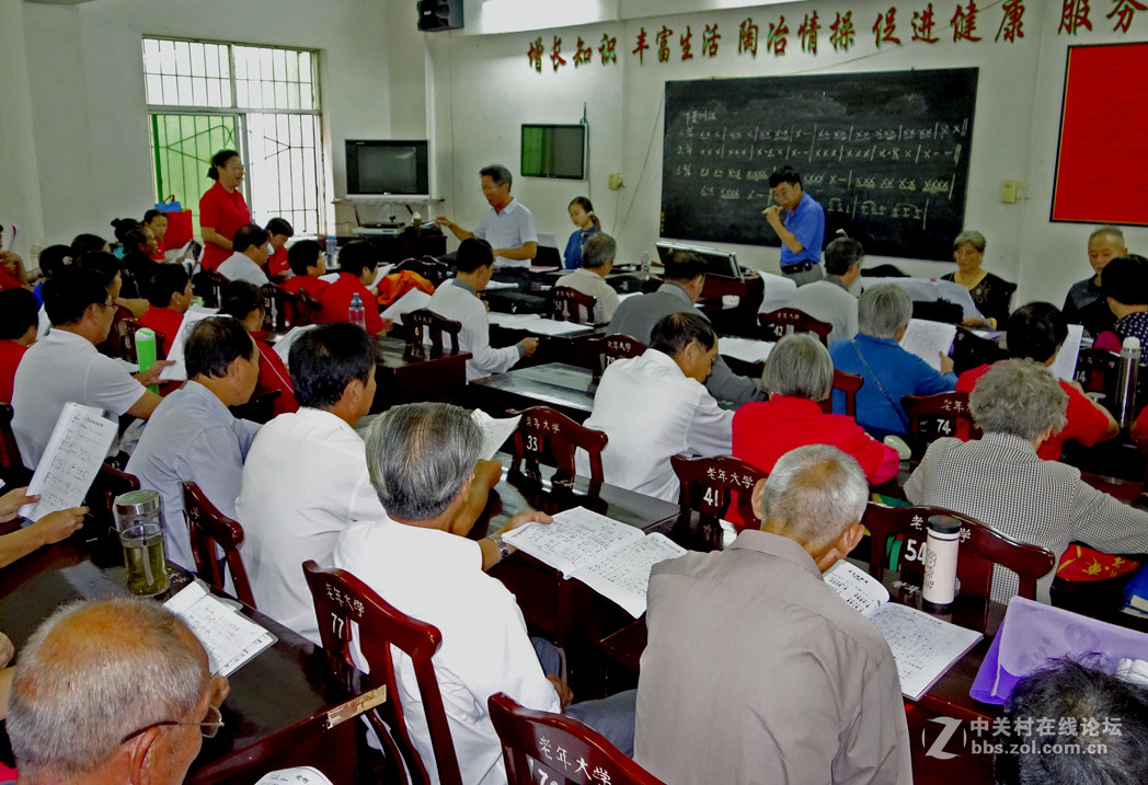 老年大学校园  奏响长征颂歌
