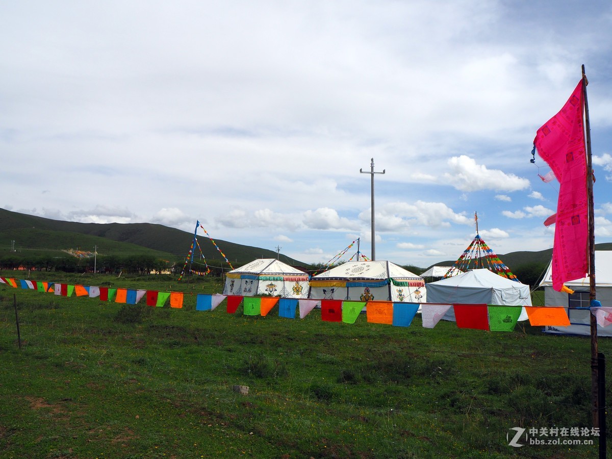 西藏的经幡和蒙古包