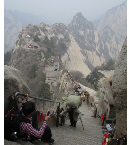 这个景区矿泉水11块一瓶，却无一个游客喊贵，只因他们实在太难