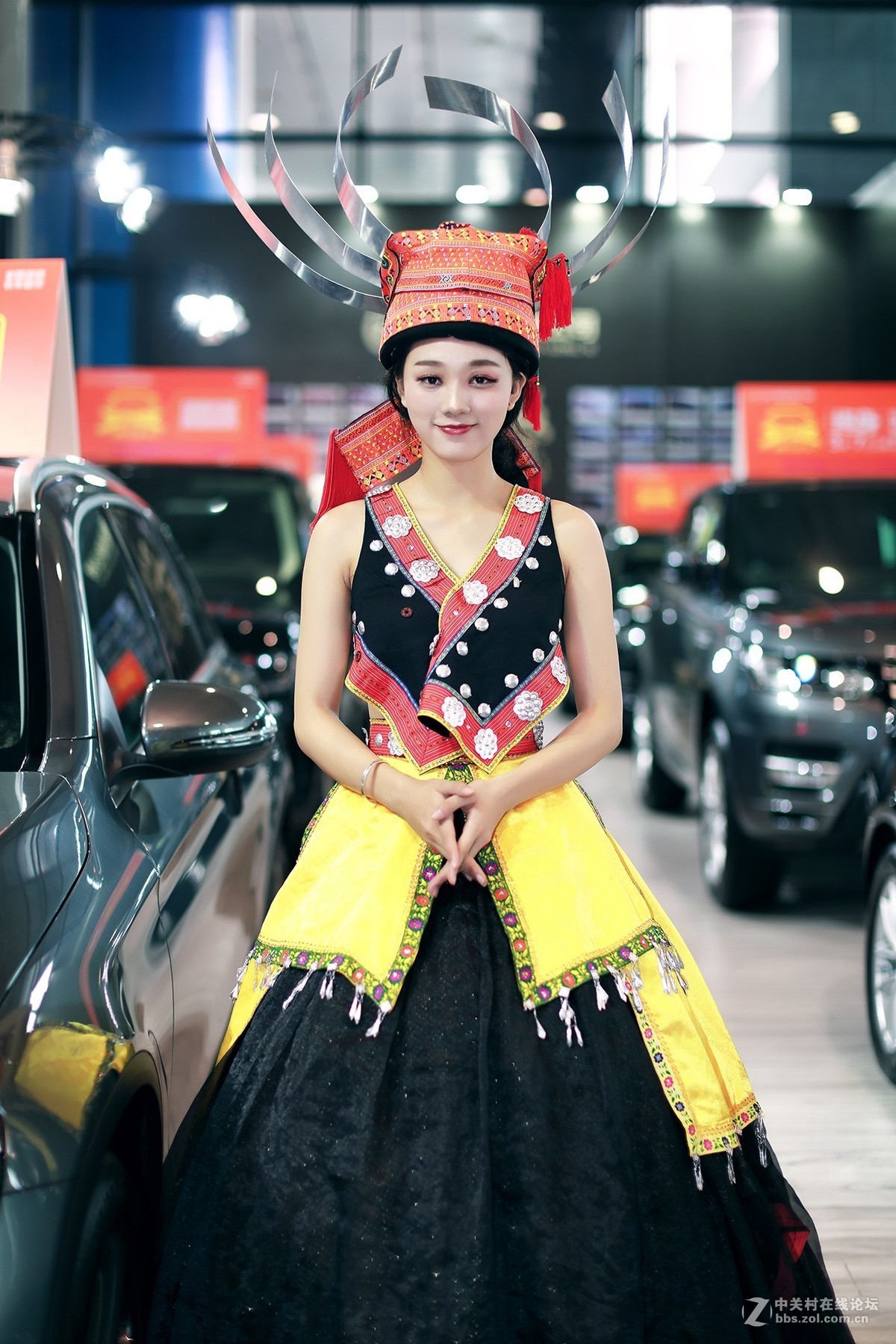 2018第十一届中国-东盟（南宁）国际汽车展览会民族服装车模