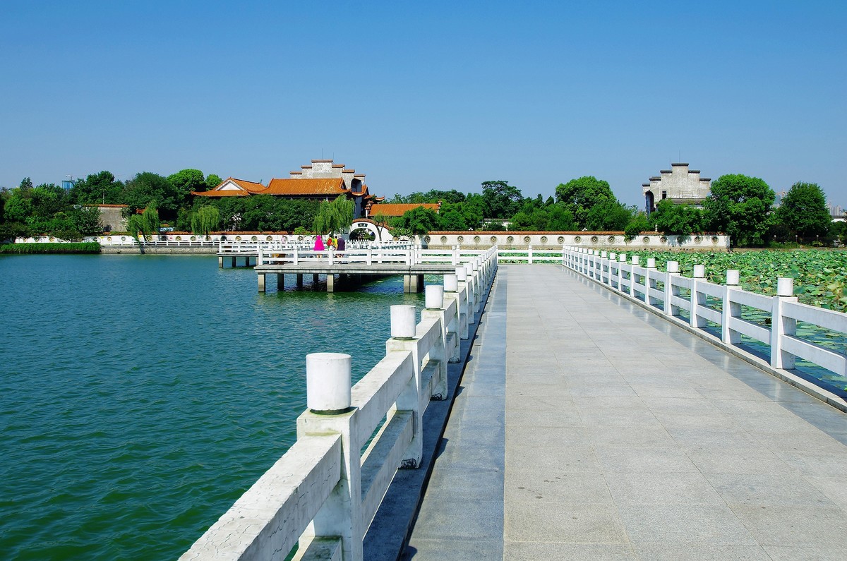 风景秀丽的墨水湖边。。。。。。。。。