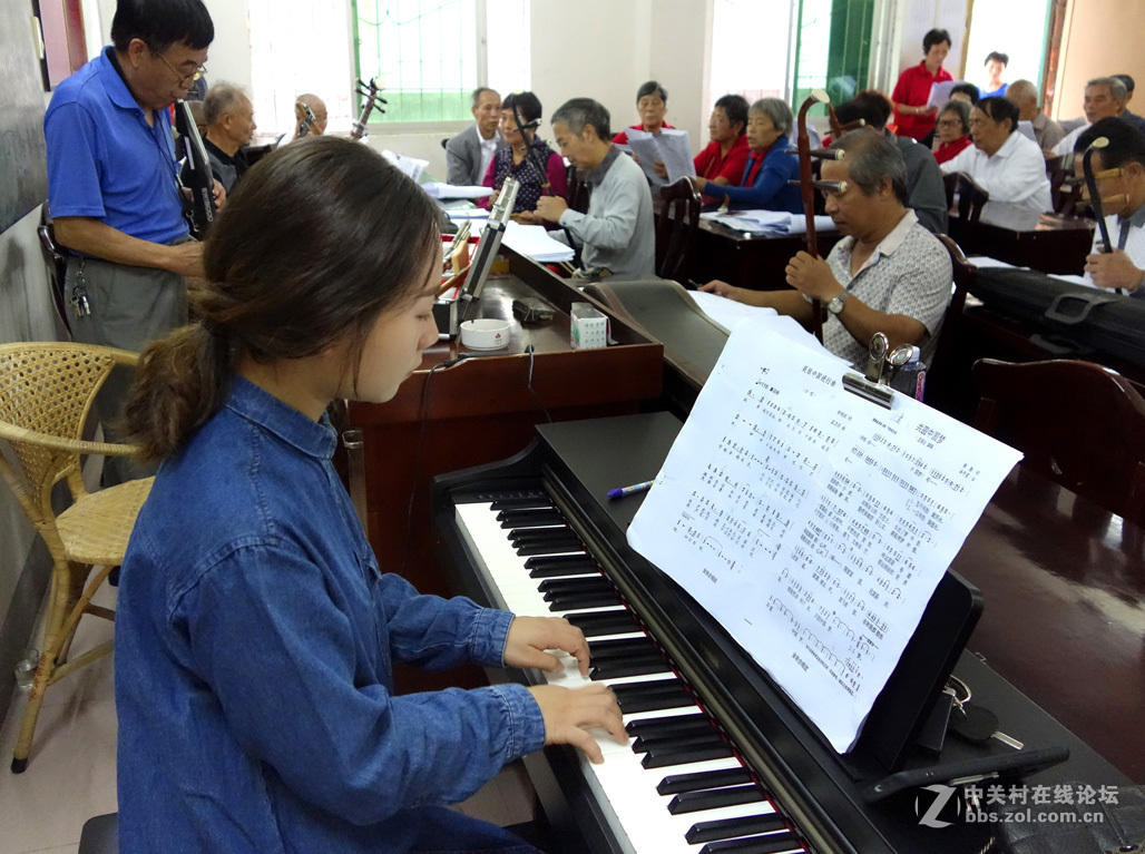 老年大学校园  奏响长征颂歌