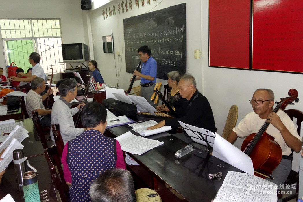 老年大学校园  奏响长征颂歌