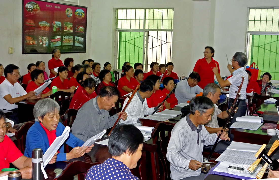 老年大学校园  奏响长征颂歌