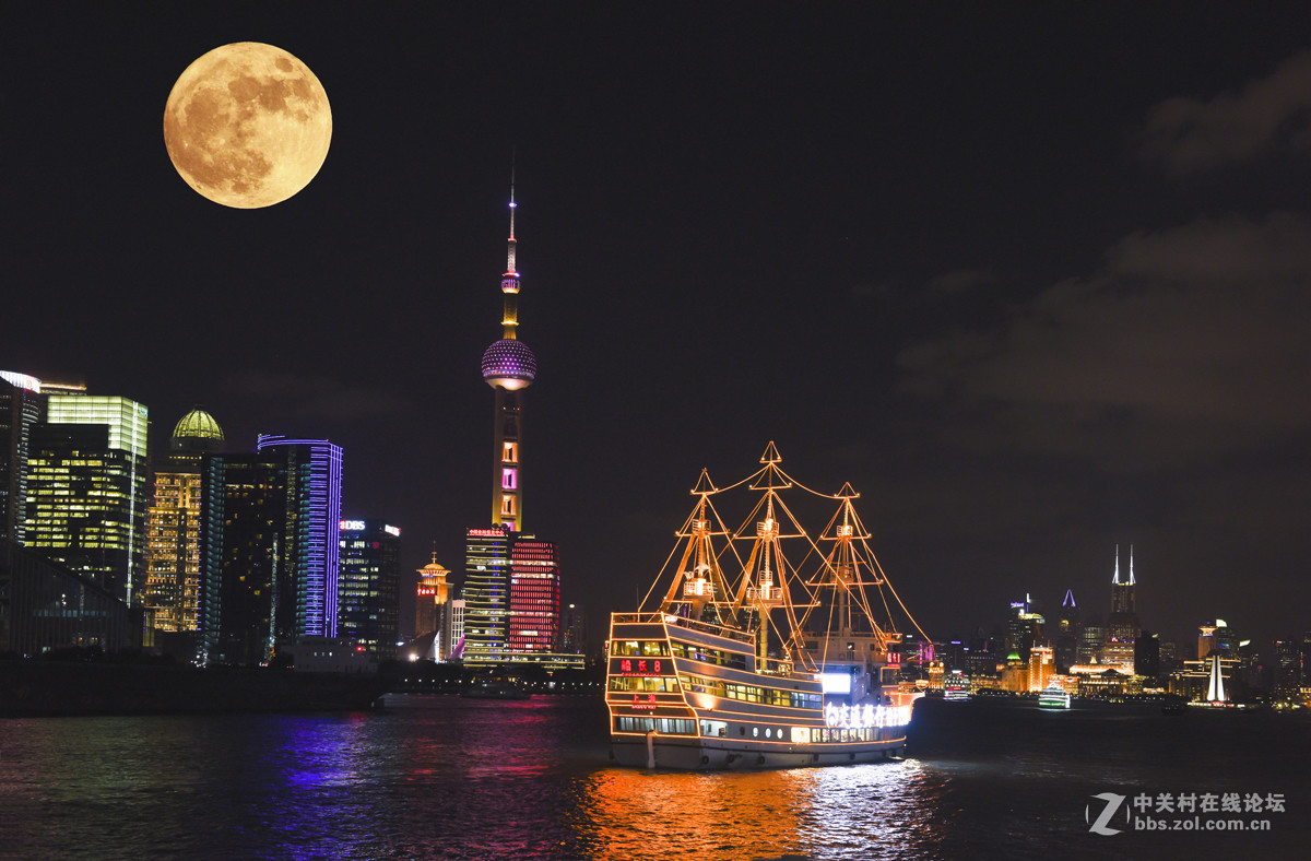 超大月亮升空浦江