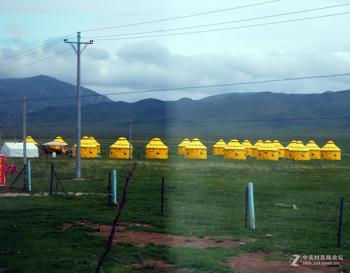 西藏的经幡和蒙古包