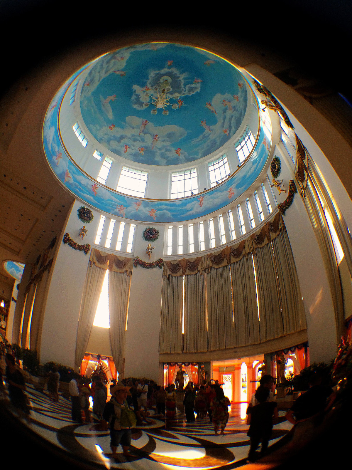 泰国巴堤雅富贵黄金屋