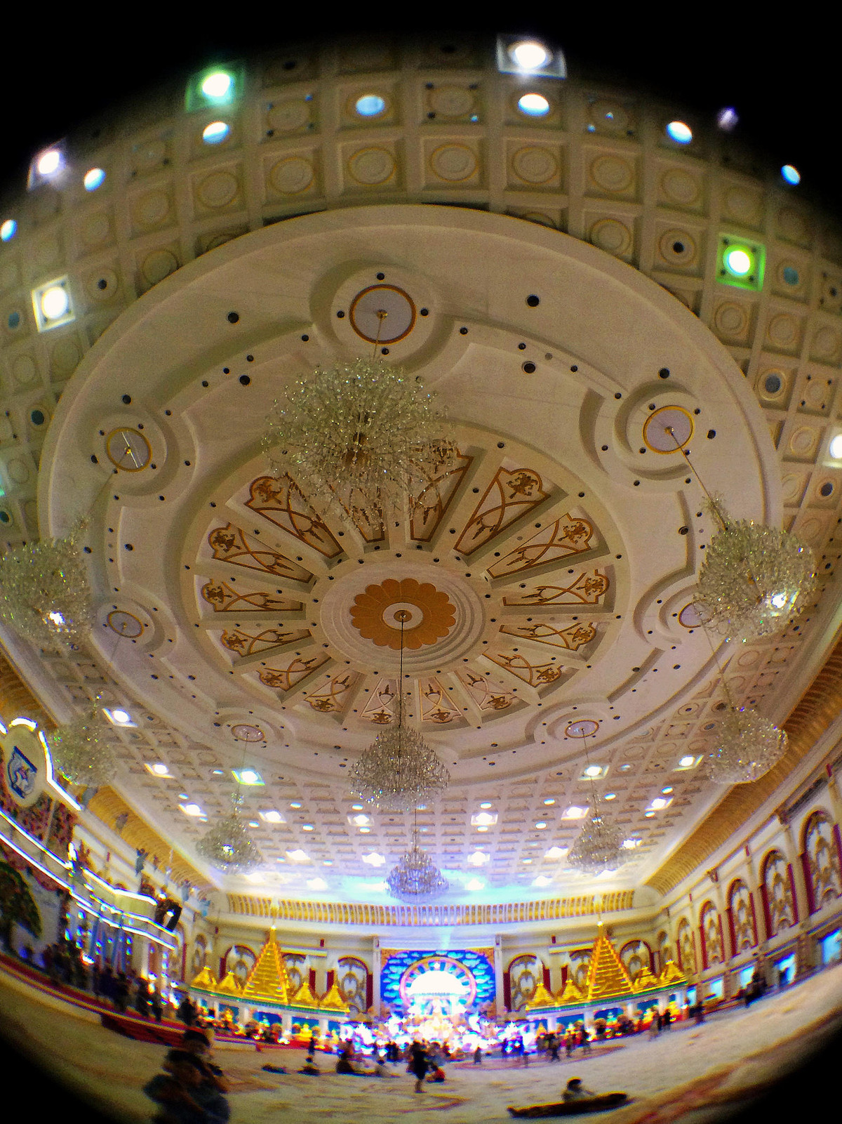 泰国巴堤雅富贵黄金屋