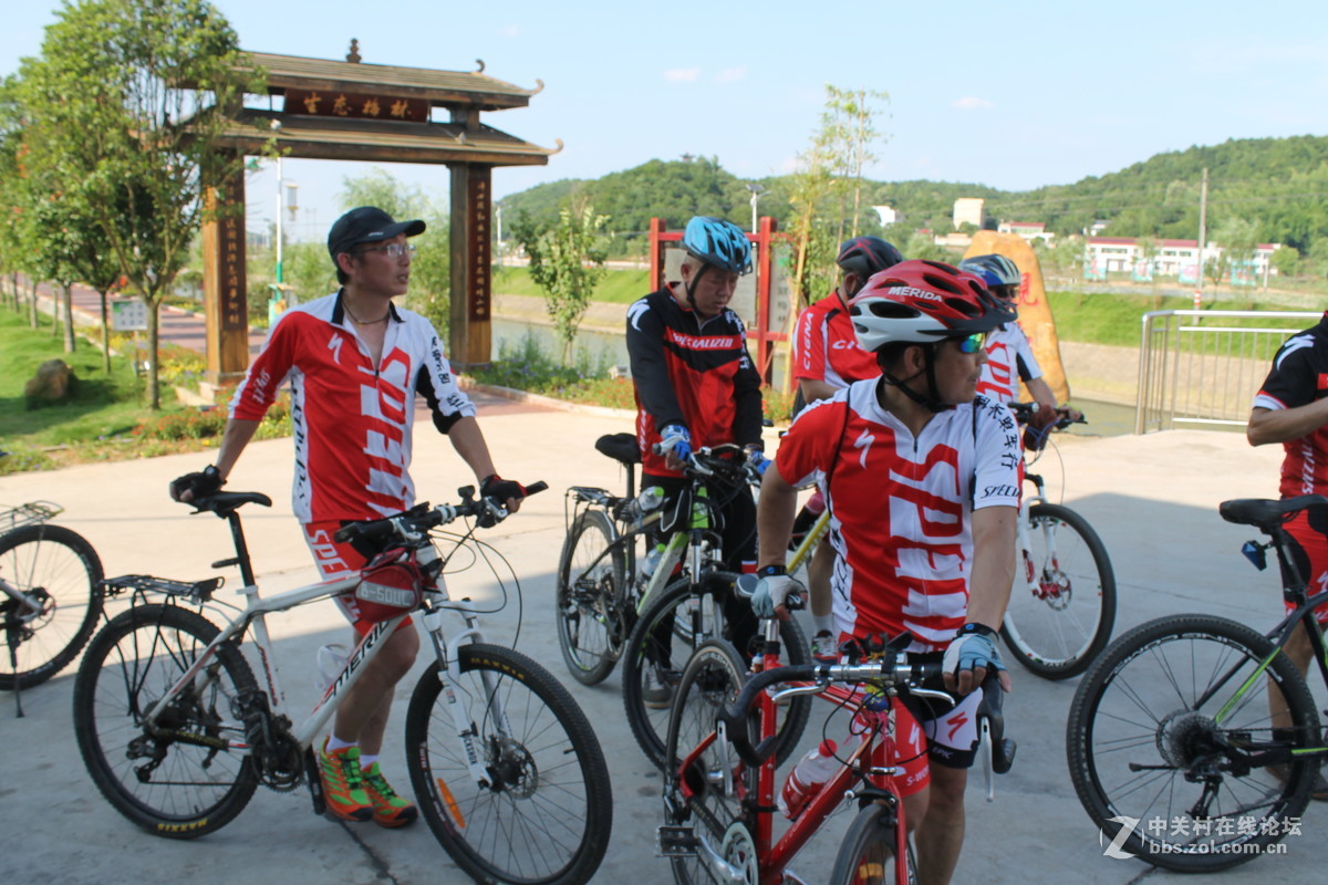 最美乡村湘潭县梅林桥镇一一自行车骑行者