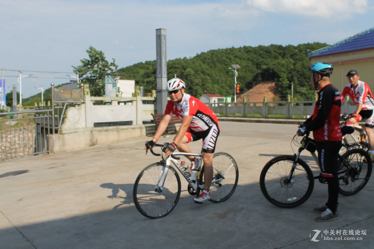 最美乡村湘潭县梅林桥镇一一自行车骑行者