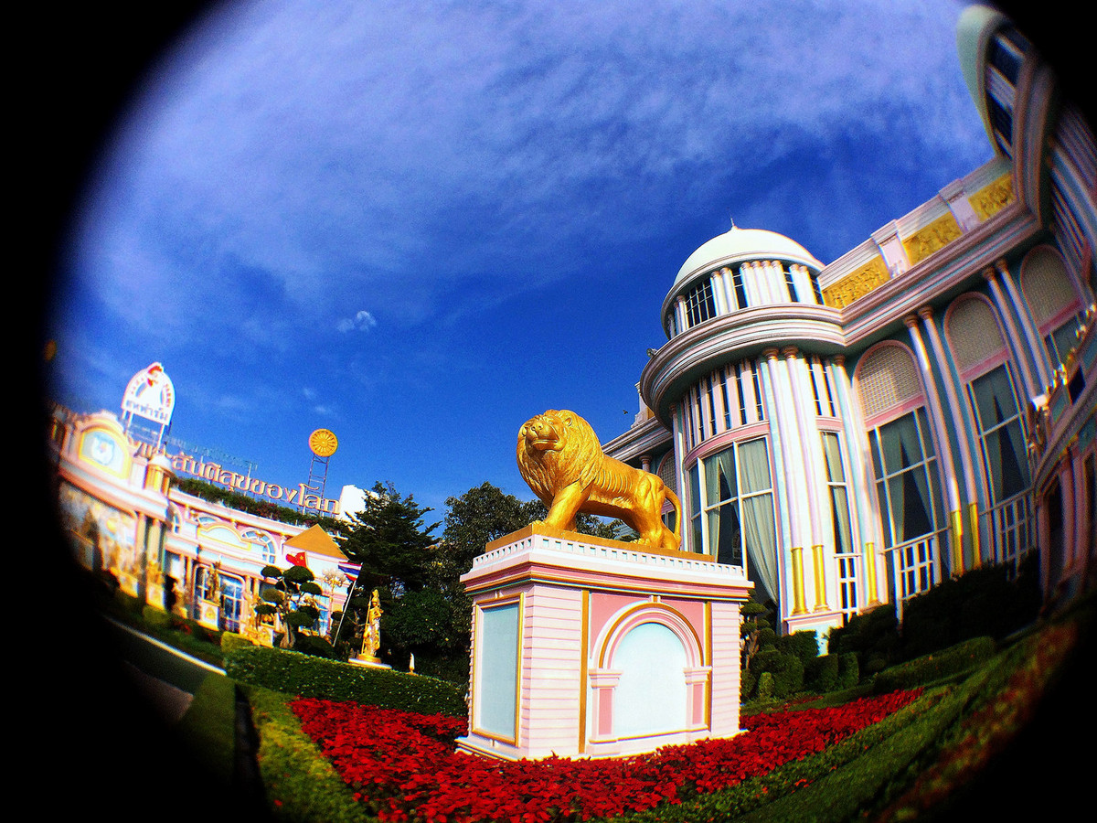 泰国巴堤雅富贵黄金屋