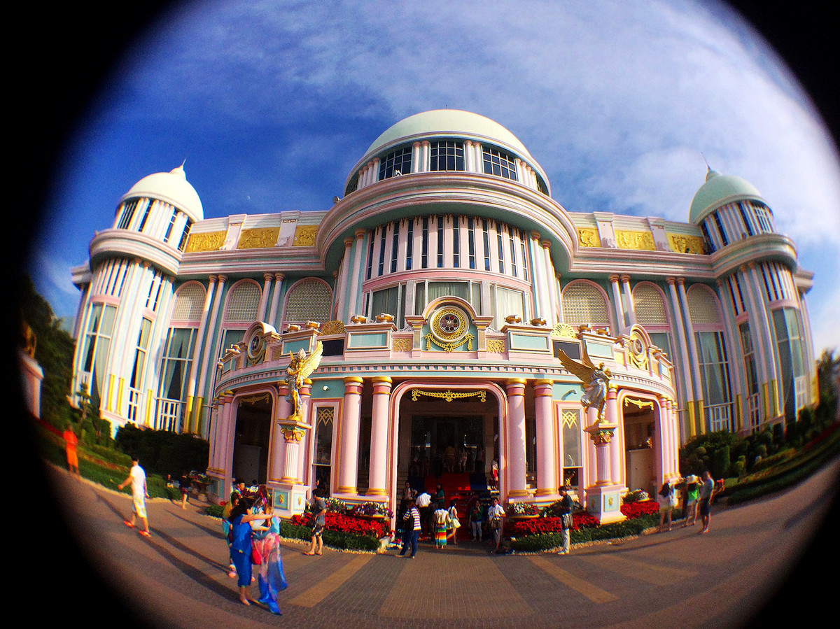 泰国巴堤雅富贵黄金屋