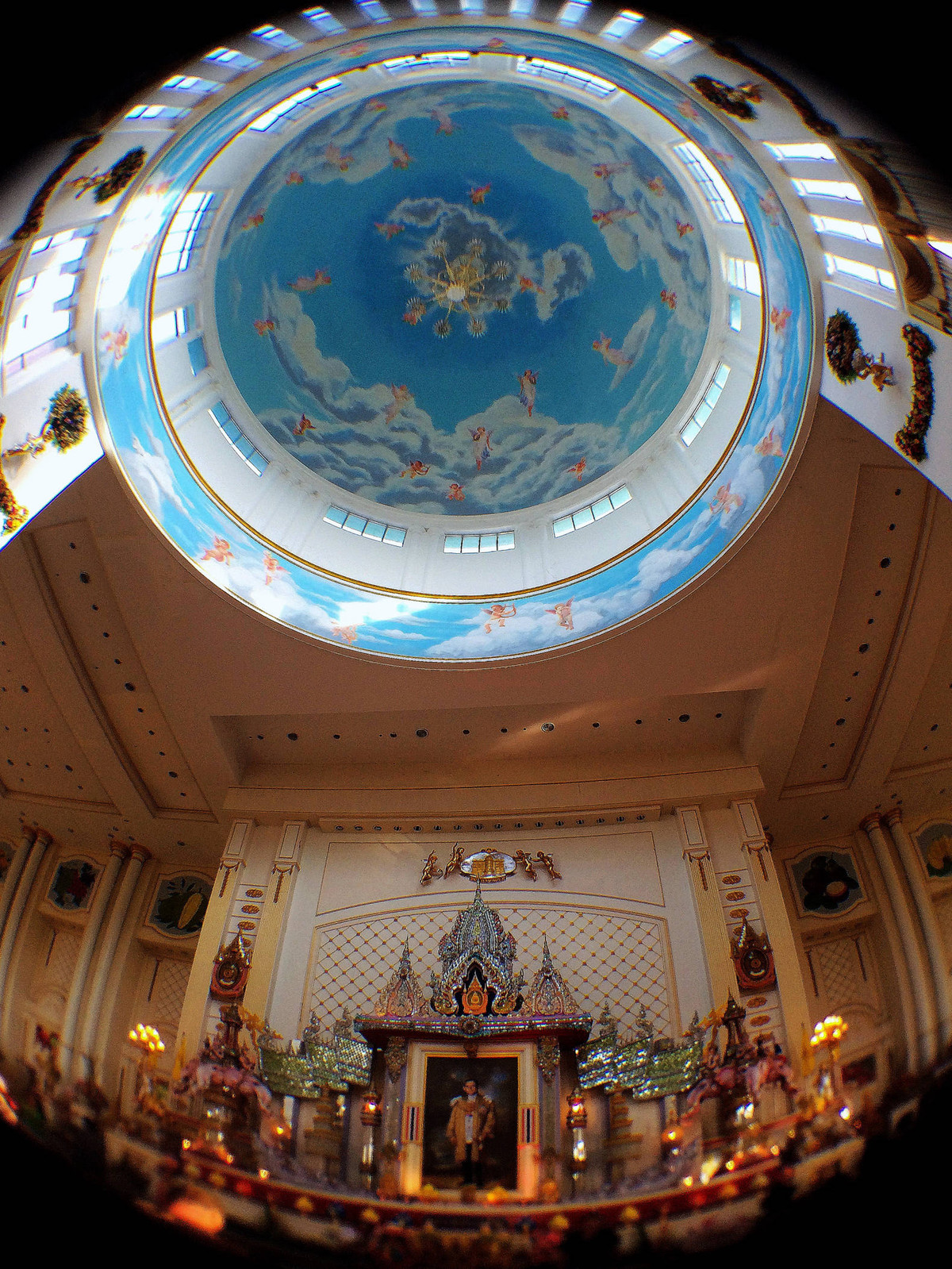 泰国巴堤雅富贵黄金屋