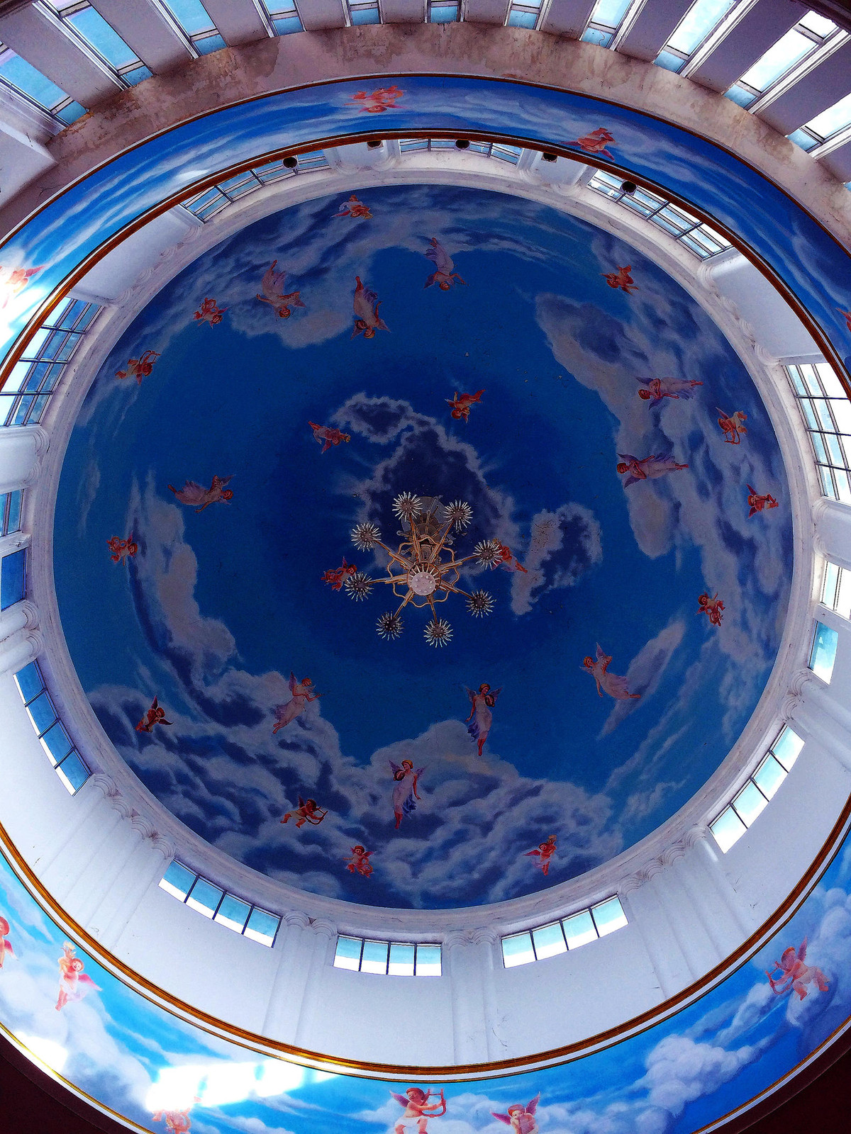 泰国巴堤雅富贵黄金屋