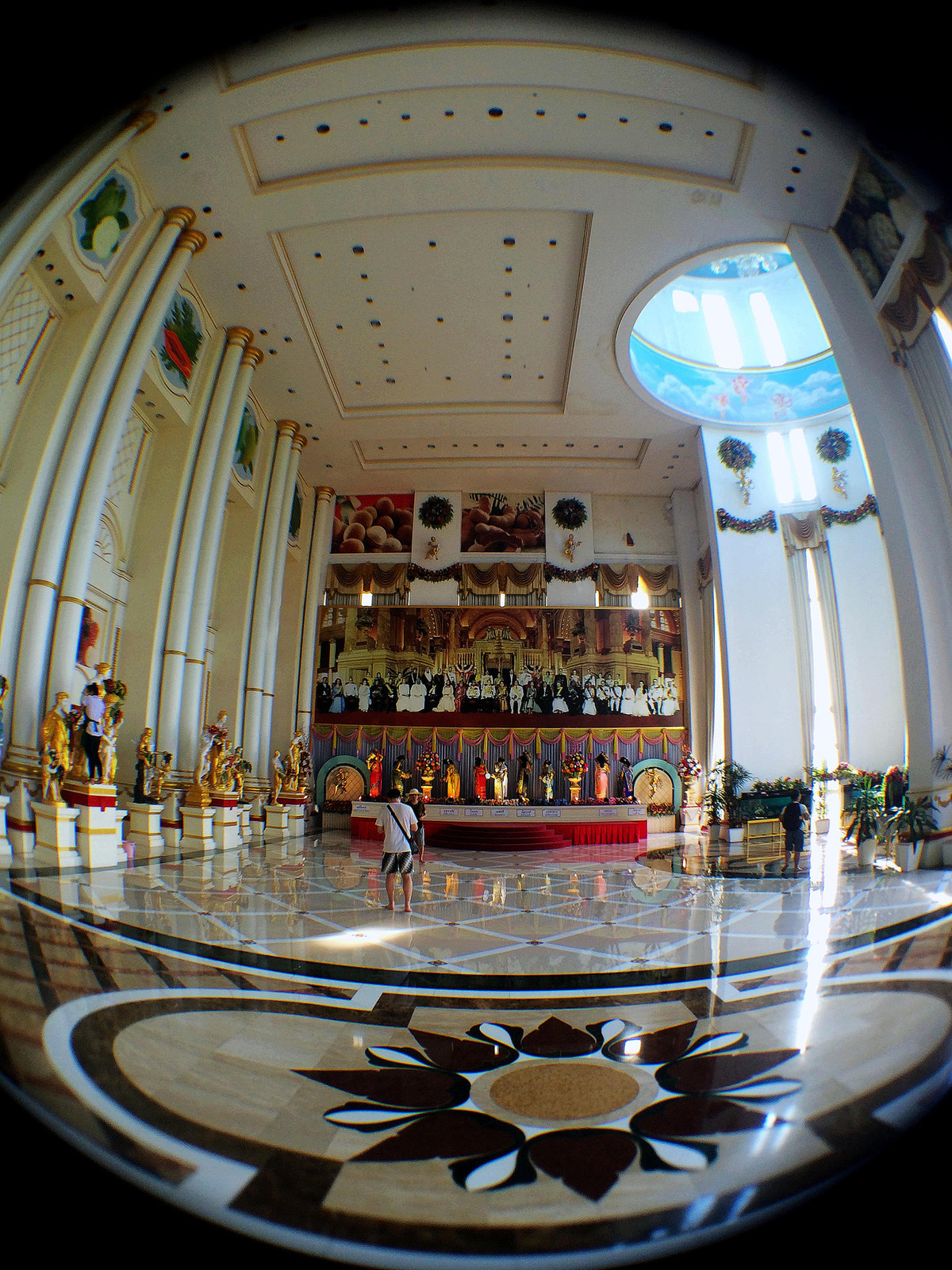 泰国巴堤雅富贵黄金屋